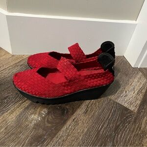 Bernie Mev Womens Venti Drake Wedge Jean Denim Red Woven Strech Shoe Slip 9